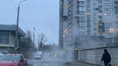 В Киеве прорвало еще одну трубу с горячей водой