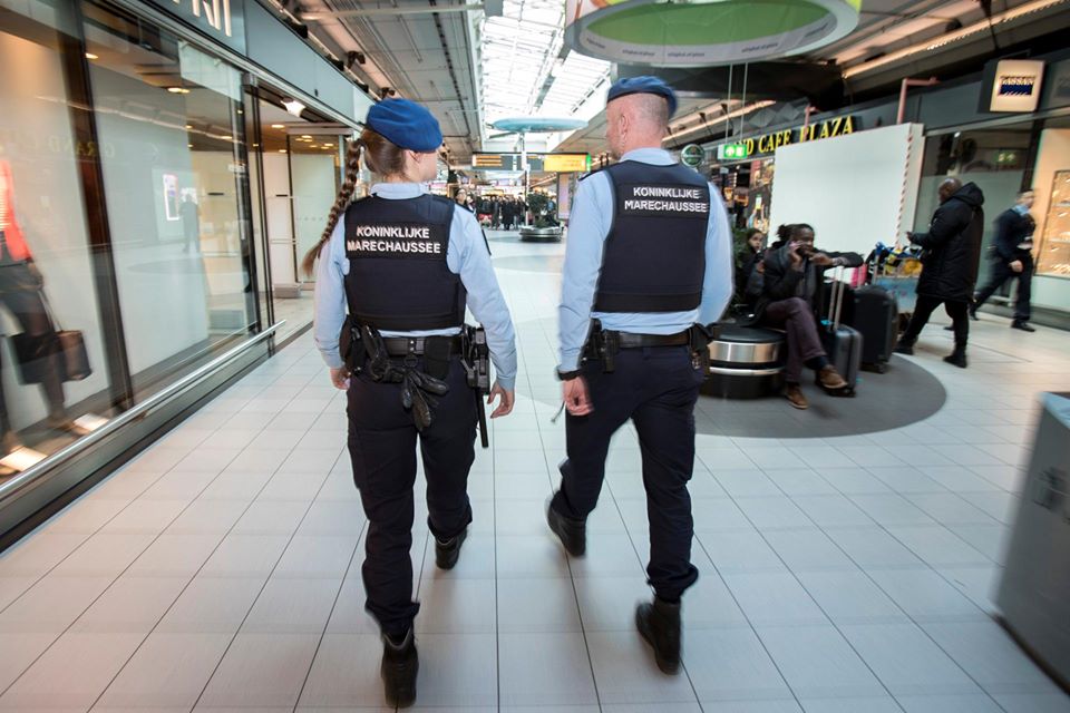 В аэропорту Амстердама за жестокое обращение с ребенком задержали украинца