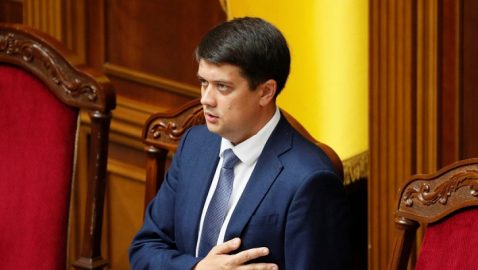 Рада требует от Кабмина отчитаться о высоких премиях министров