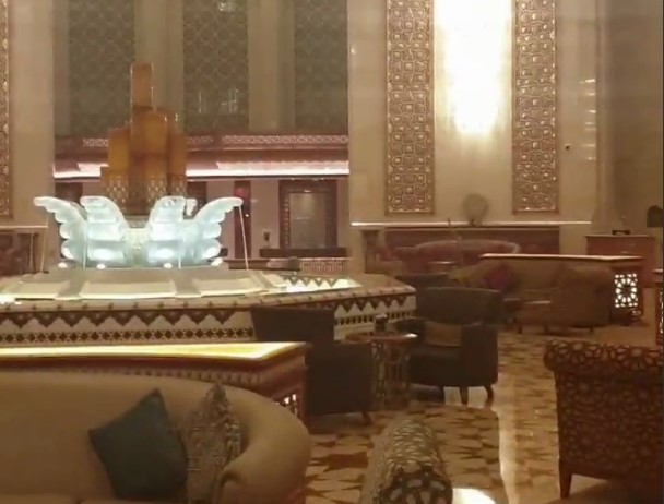 «Пыталась найти следы Суркова»: Черновол записала ролик из отеля в Омане, где жил Зеленский