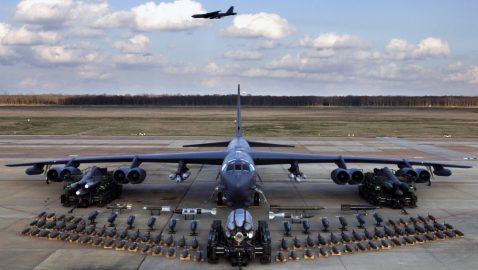 США перебрасывают шесть бомбардировщиков В-52 ближе к Ирану