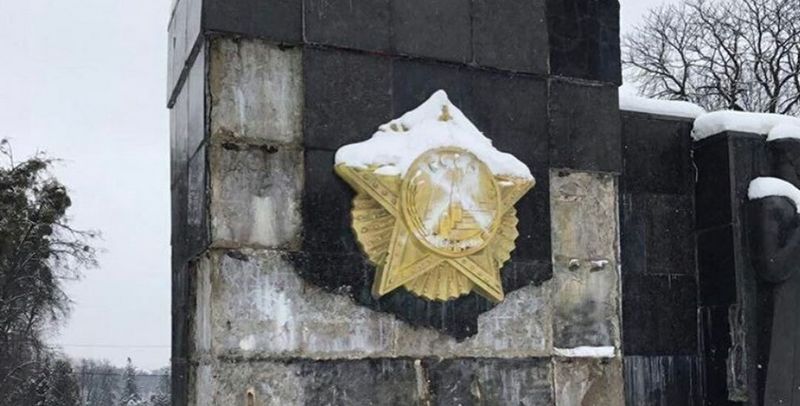 Добкин выкупил барельеф Ордена Победы из львовского Монумента Славы