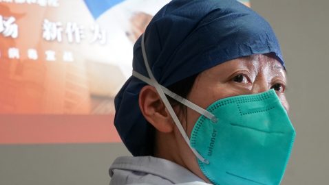 Количество заболевших коронавирусом в Китае увеличилось до 1372 человек