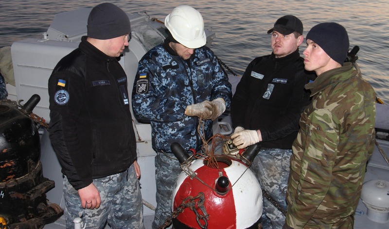 Украинские военные начинают минирование Азовского моря