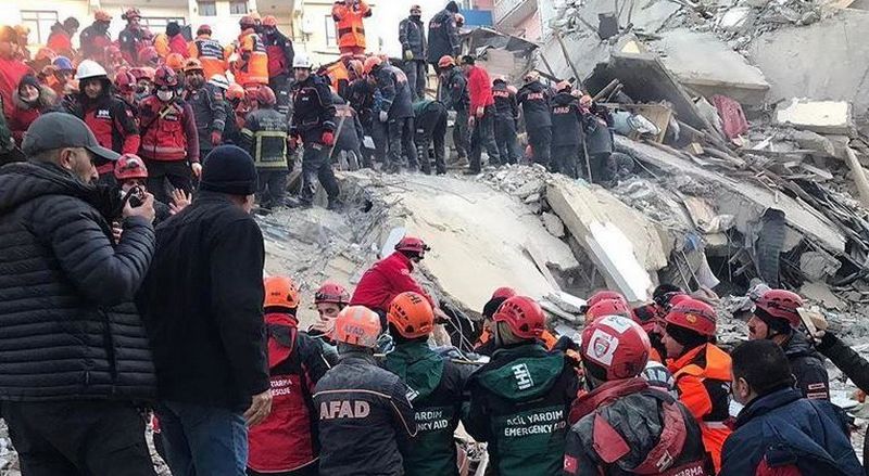 В результате землетрясения в Турции погибло 22 человека, ранено — более 1000