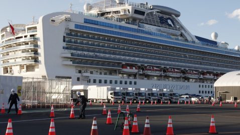 США отказались эвакуировать американцев с лайнера Diamond Princess