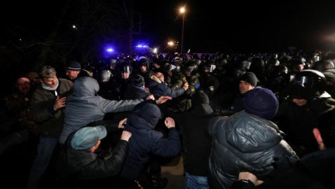 Социологи выяснили отношение украинцев к протестам против эвакуированных из Уханя