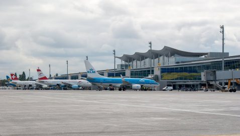 МВД: самолет с эвакуированными полетит в Харьков