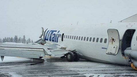 В России у самолета при посадке оторвало шасси