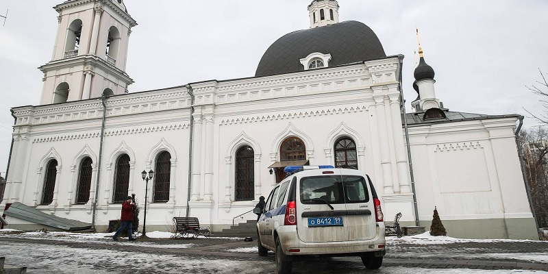 В Москве мужчина ворвался в церковь и порезал людей