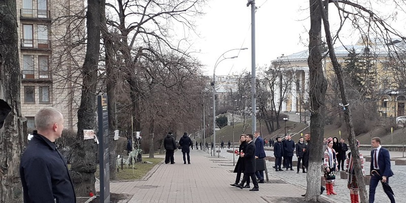 Зеленский почтил память погибших протестующих на Майдане