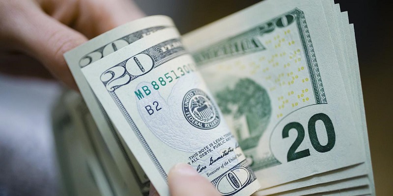 НБУ заявил о задержках с доставкой валюты