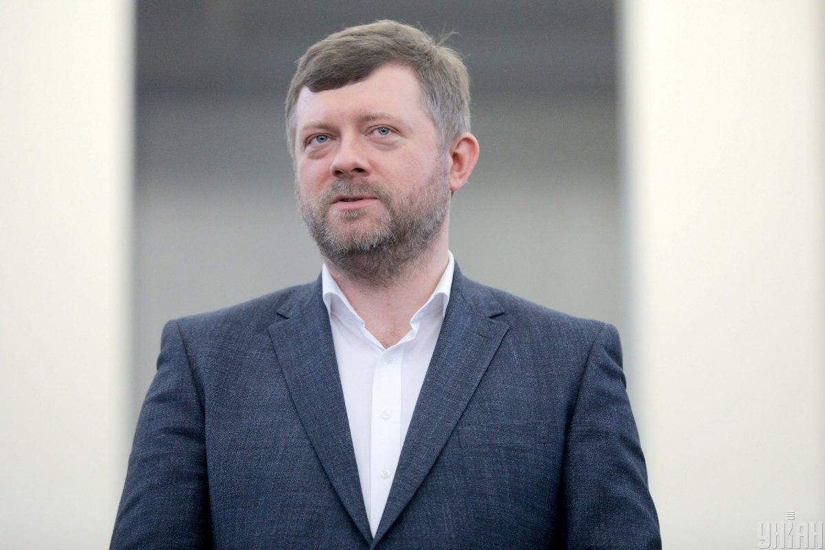 Корниенко: глава Минздрава и министр финансов написали заявления об отставке
