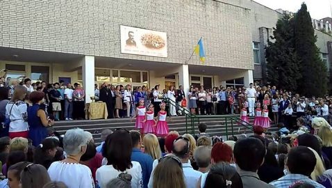 Во Львове националисты призывают сжечь школу из-за обучения на русском языке