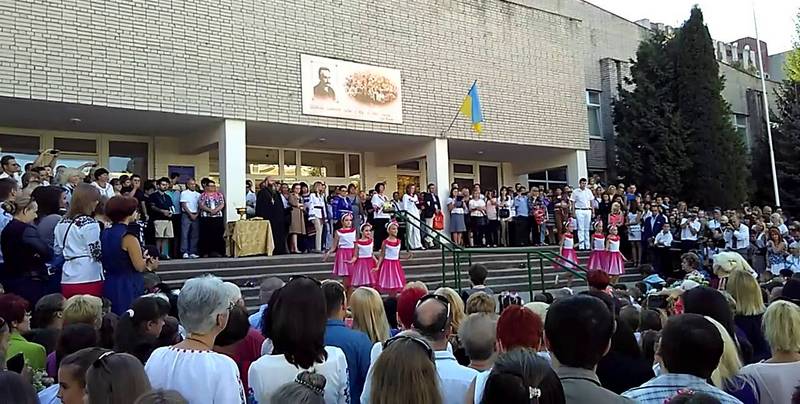 Во Львове националисты призывают сжечь школу из-за обучения на русском языке