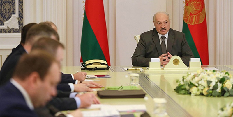 Лукашенко о выехавших за границу: «Никаких чартеров, пускай там и сидят»