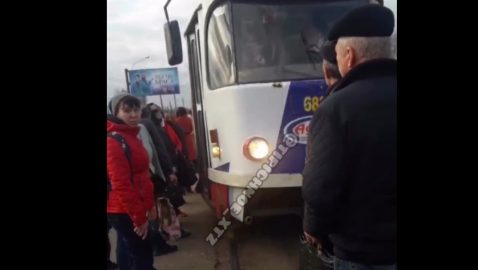 В Харькове недовольные пассажиры блокируют движение трамваев