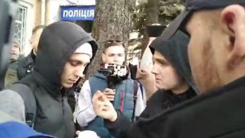 Националисты высказали претензии журналисту и позвали на кофе