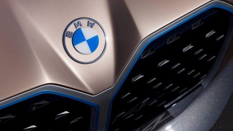 BMW сменила логотип