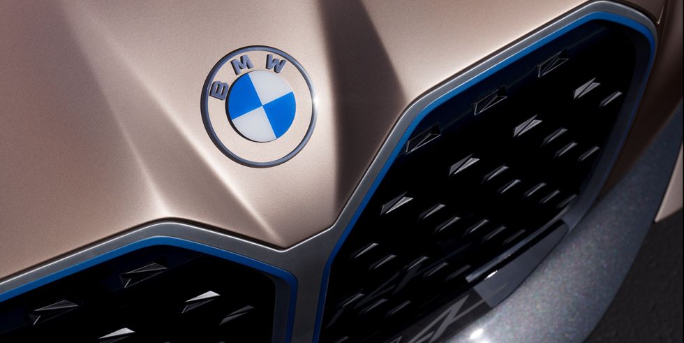 BMW сменила логотип