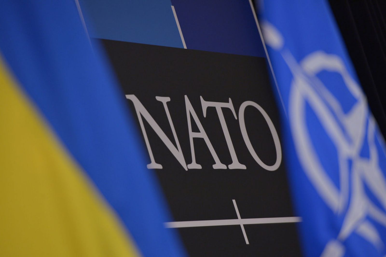 Украина попросила у НАТО помощи в борьбе с коронавирусом
