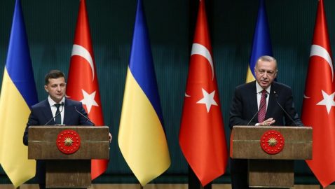 Зеленский и Эрдоган обсудили поставки респираторов и защитных костюмов