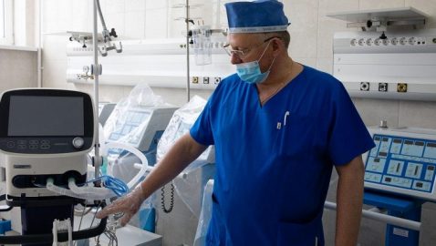 «Будут полагаться на волю Божью». В больнице Черновицкой области закончились аппараты ИВЛ