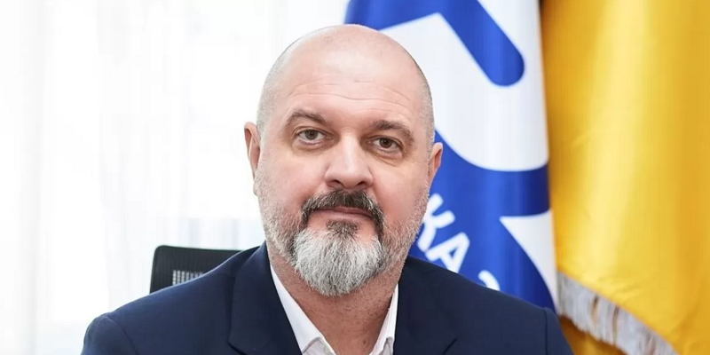 Экс-глава Укрзализныци за последний месяц работы получил 1,3 млн грн