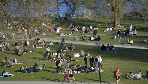 В Швеции заявили, что самоизоляция вредит здоровью