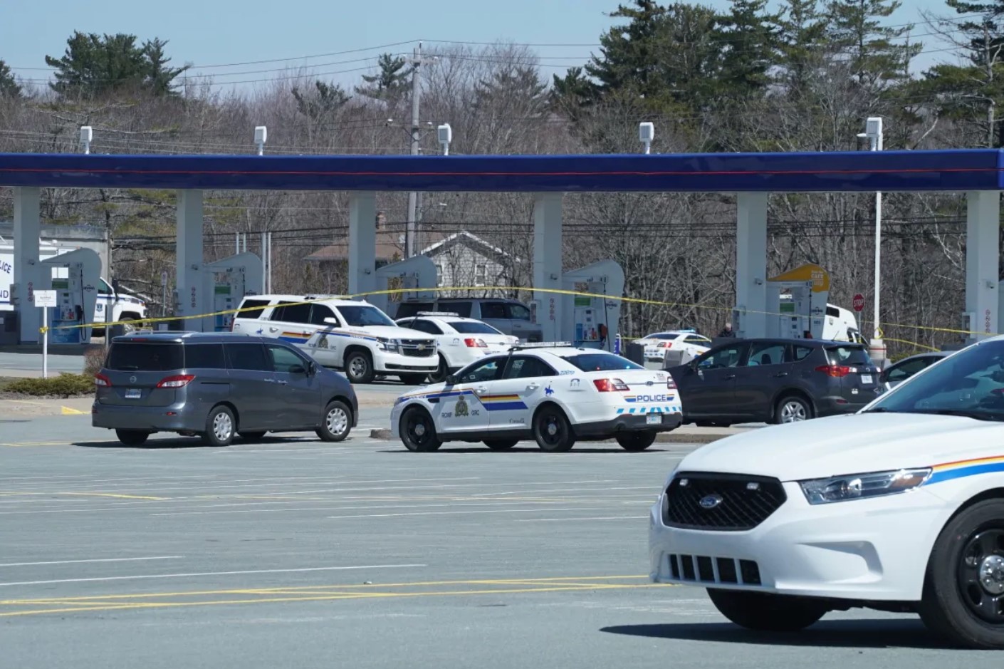 В Канаде мужчина в форме полицейского застрелил 17 человек