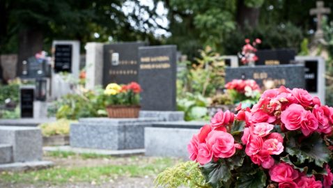 В Киеве кладбища будут закрыты до лета