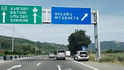 В Грузии запретили передвижение на легковых автомобилях