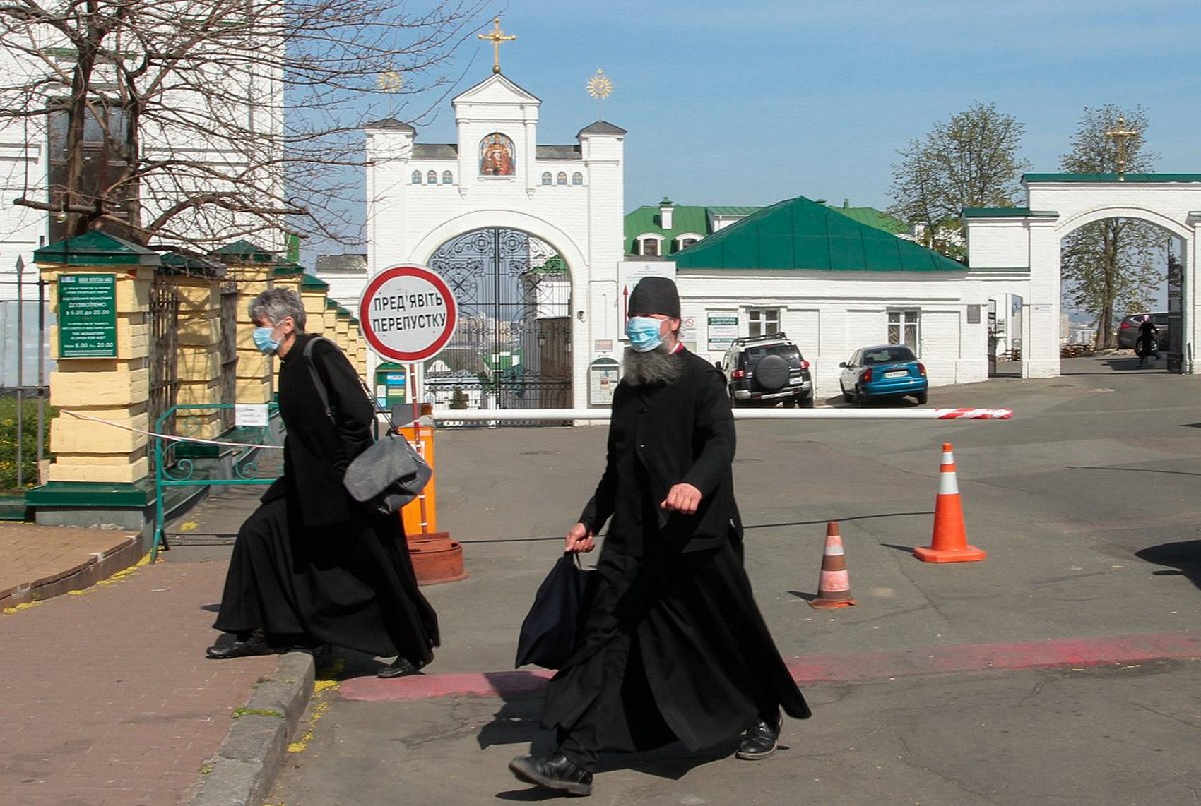 В Киево-Печерской лавре зафиксировано около ста случаев COVID-19