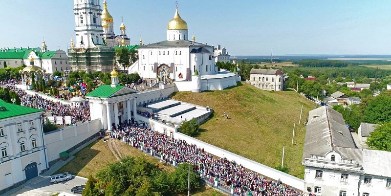 Почаев закрывают на въезд и выезд из-за вспышки COVID-19