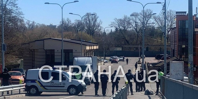 Полиция перекрыла доступ к спортивной площадке киевского Гидропарка