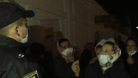 Полиция зафиксировала массовые нарушения карантина в Почаевской лавре