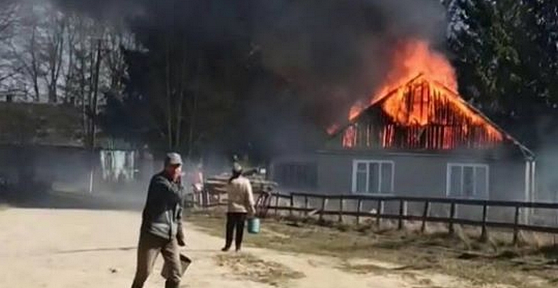 На Житомирщине вместе с сухой травой сожгли сельсовет