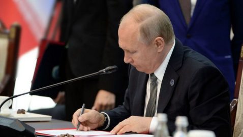 Путин подписал закон, упрощающий получение гражданства РФ для украинцев