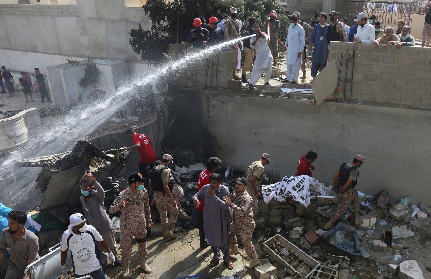 Выживший при крушении Airbus A-320 в Пакистане рассказал, как выбирался из горящего самолета