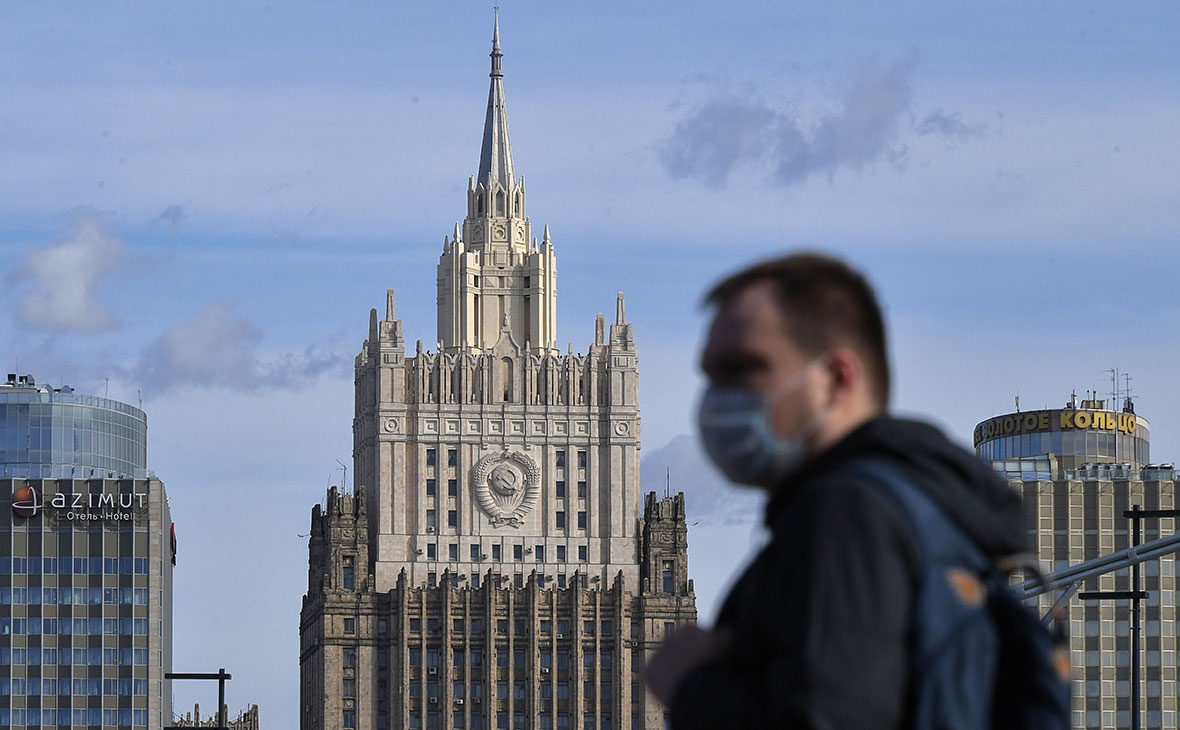 МИД РФ требует NYT и FT опровергнуть публикации о резком росте смертности от COVID-19 в России