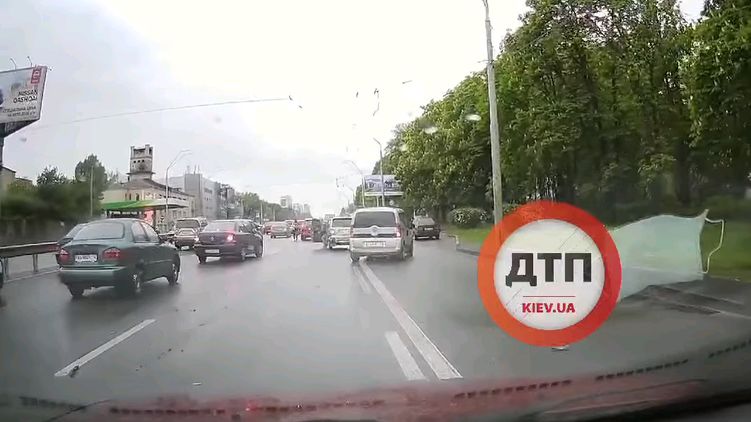 В Киеве водитель умер за рулём, из-за чего произошло ДТП
