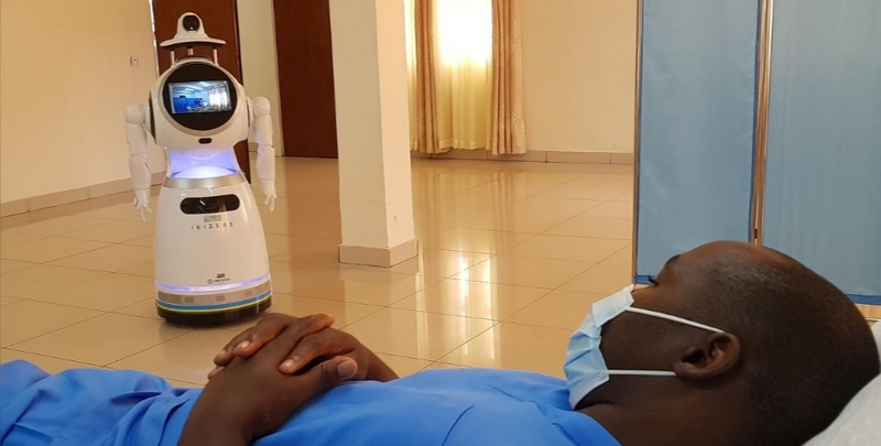 В Руанде за больными коронавирусом присматривают роботы