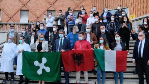 В Италии албанских врачей оштрафовали за вечеринку перед отъездом