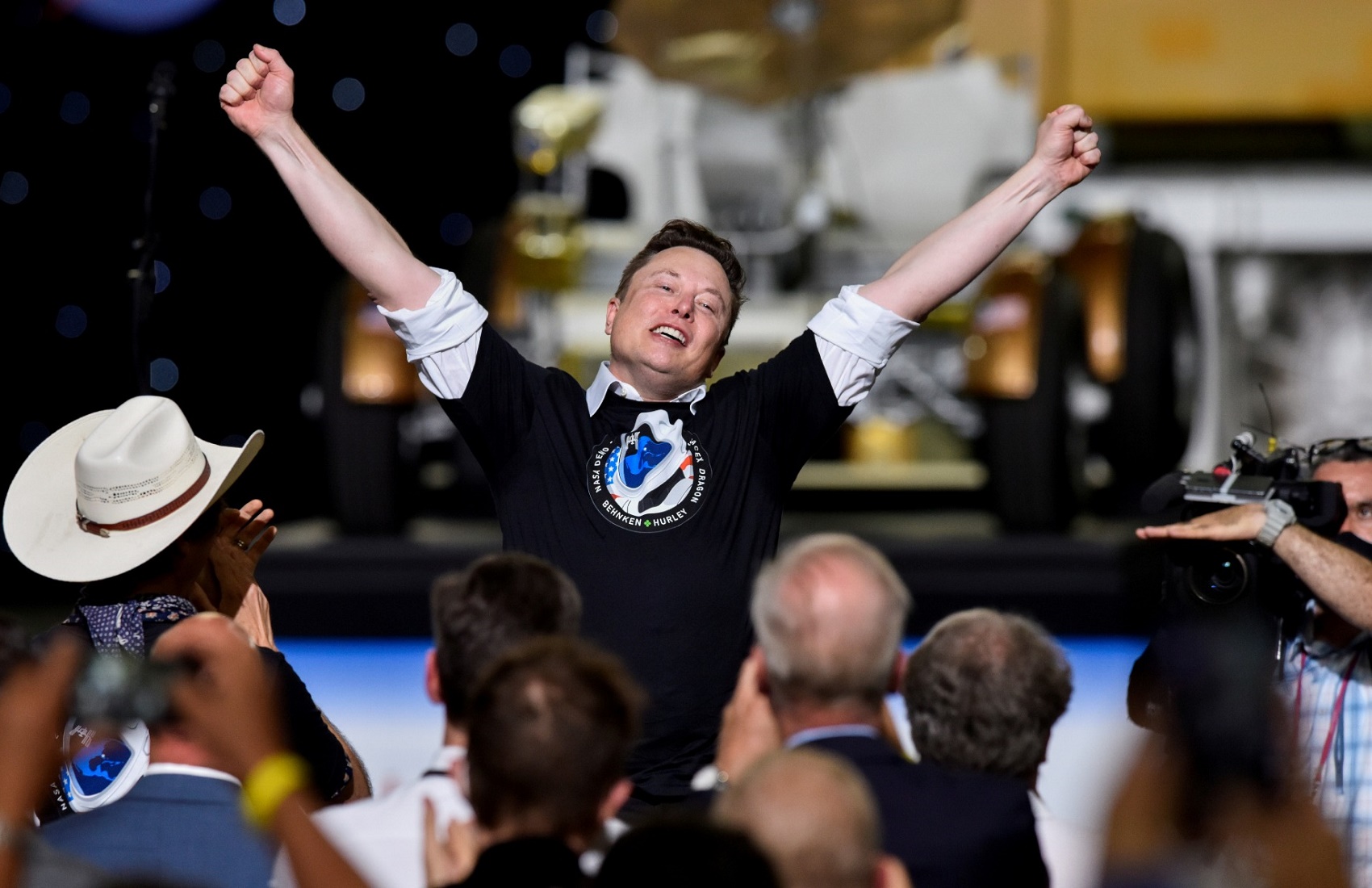 «Батут работает». Илон Маск прокомментировал первый в истории частный пилотируемый полет в космос
