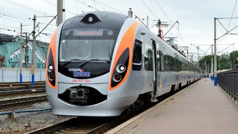 «Укрзализныця» открыла продажу билетов на пять поездов