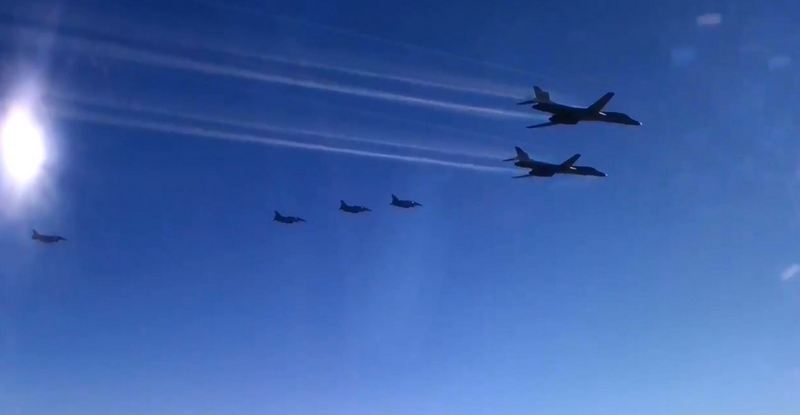 Украинские истребители впервые сопровождали бомбардировщики США над Чёрным морем