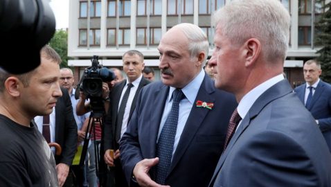 «Саша 3%» и «усатый таракан»: Лукашенко отреагировал на лозунги оппозиции