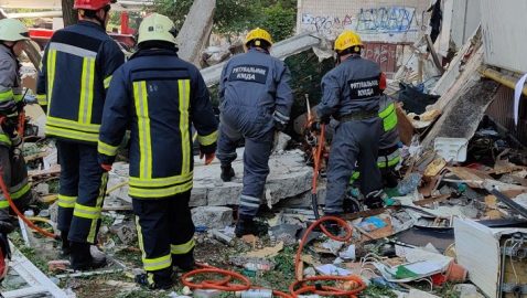 Обрушение многоквартирного дома в Киеве: 1 человек умер, 3 освобождены из-под завалов