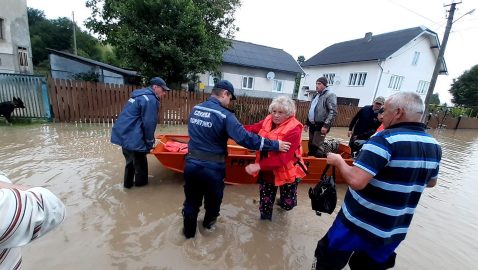 На Прикарпатье из-за непогоды подтоплено около 4,5 тысяч домов