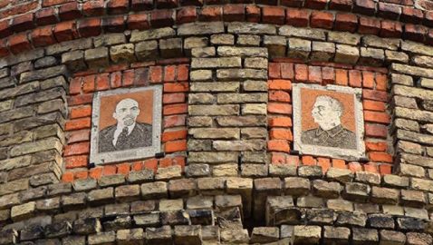 На Черниговщине портреты Ленина и Сталина хотят зарешетить для «привлечения туристов»